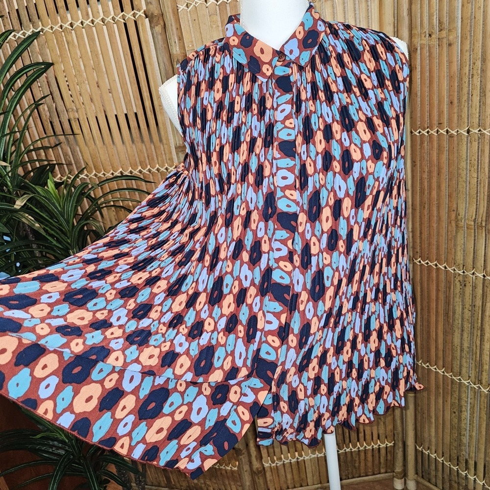 WILDFANG Blouse The Empower Plisse Button Up Blouse Abstract Print small women